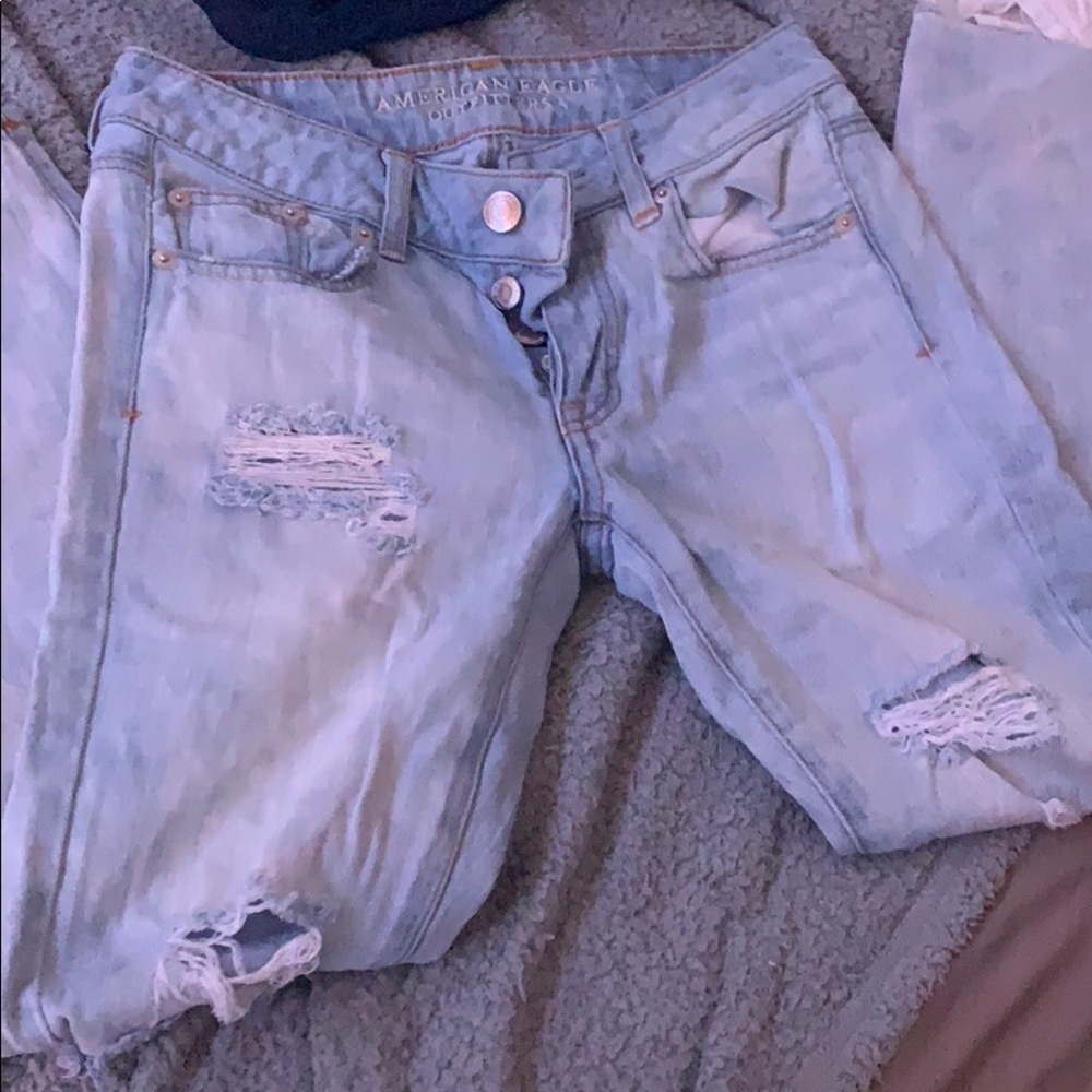 American Eagle lightwash ripped  jeans